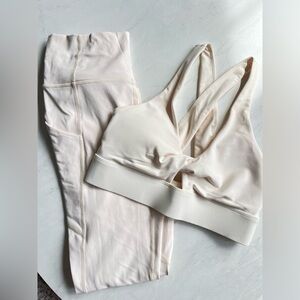 Fabletics light tan/ off white set - purelux leggings oasis bra XS